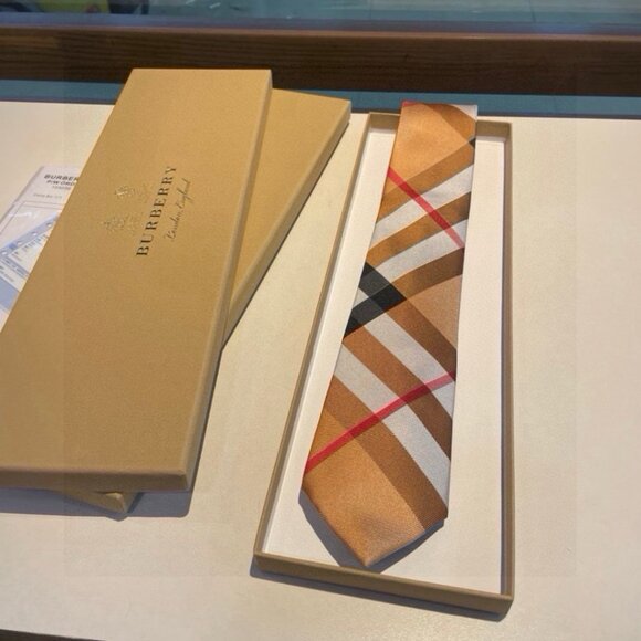 Burberry Men Classic Tie - Picture 1 of 6